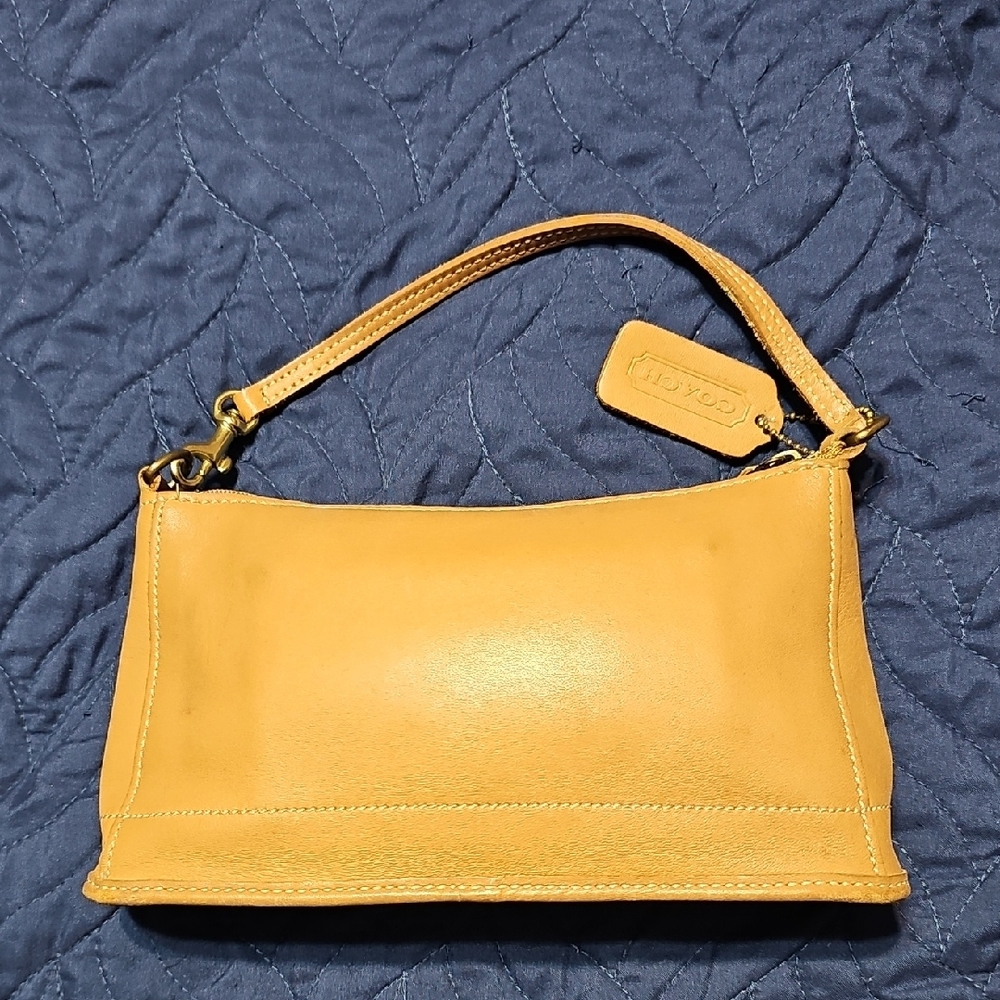 Coach Vintage Demi Bleeker Baguette Elegant Tan Wristlet Great Condition - Picture 2 of 9